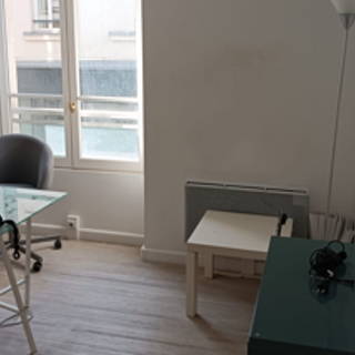 Bureau privé 15 m² 3 postes Location bureau Rue des Petites Écuries Paris 75010 - photo 1